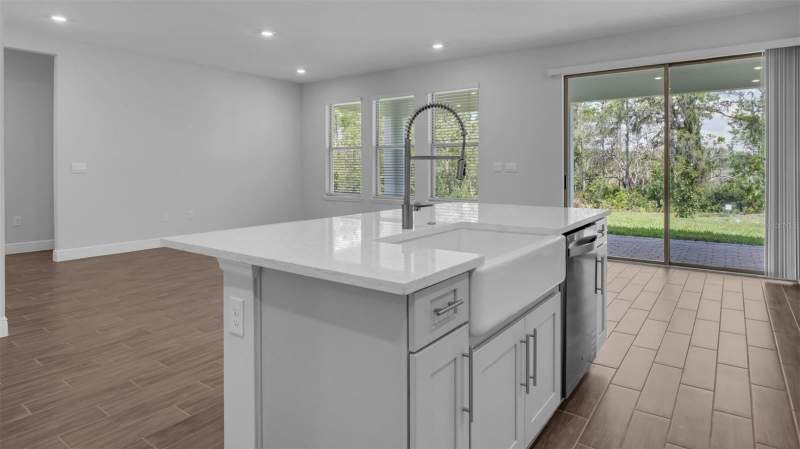 5 bedroom Single Family Residence at 11869 Shine View Lane, Waterleigh, Winter Garden — photo 4