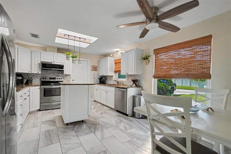 2 bedroom Single Family Residence at 12080 66th Avenue, Canterbury Chase Unit 2, Seminole — photo 4