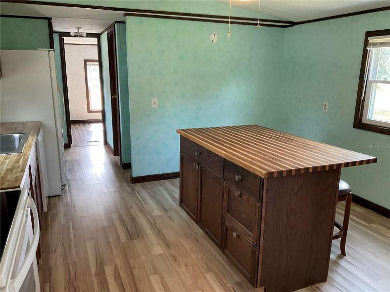 2 bedroom Manufactured Home at 18057 SE 20th Place, Unrecorded Sub, Silver Springs — photo 4