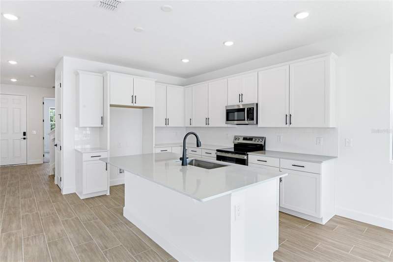 5 bedroom Single Family Residence at 178 Blue Star Court, Seasons At Waterstone, Tavares — photo 5