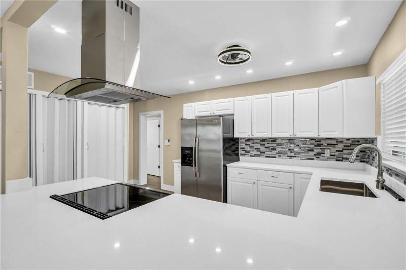 3 bedroom Single Family Residence at 1001 Jasmine Way, Rogers Sub, Clearwater — photo 2