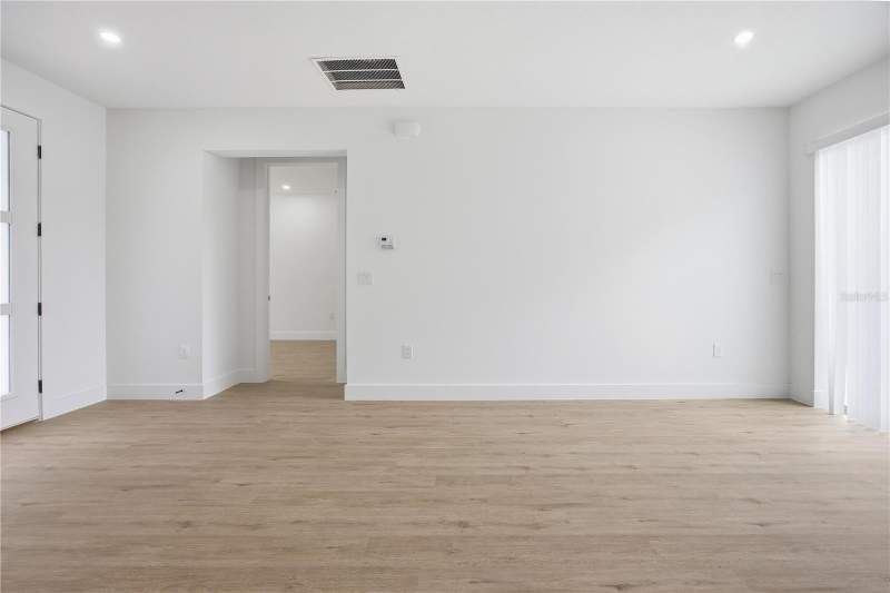 3 bedroom Single Family Residence at 1 Oak Trail, Silver Spgs Shores Un 13, Ocala — photo 5