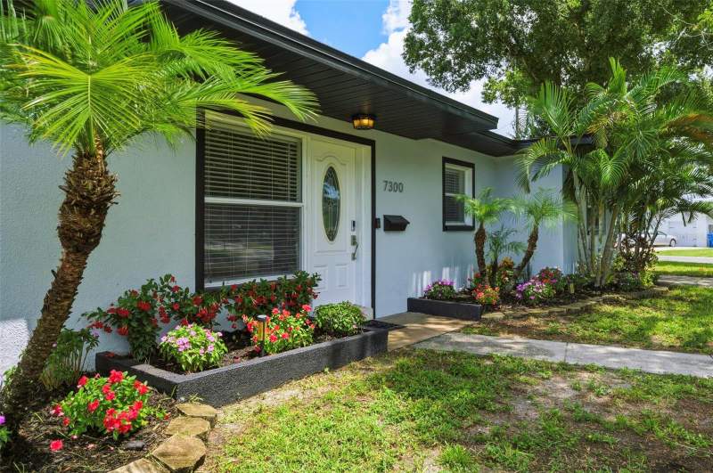 4 bedroom Single Family Residence at 7300 10th Street, Meadow Lawn 7th Add, St Petersburg — photo 4