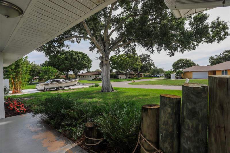2 bedroom Single Family Residence at 10011 110th Street, Golden Groves, Seminole — photo 2