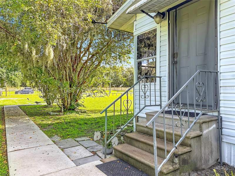 3 bedroom Manufactured Home at 18452 Amityville Drive, East Orlando Estates, Orlando — photo 3