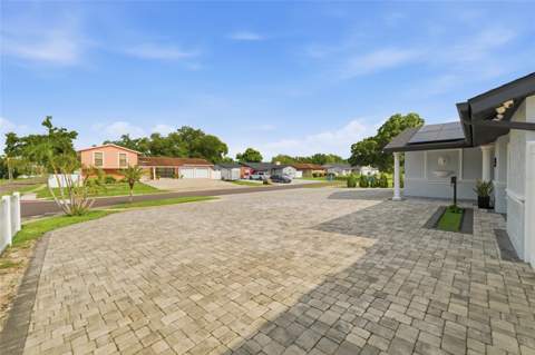 7101 Shenandoah Court, Tampa FL - photo 6 of 55