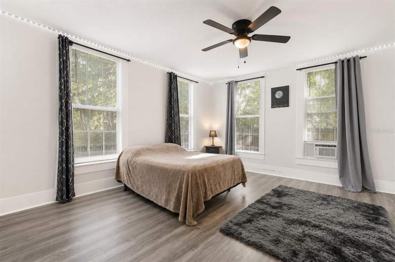 4 bedroom Single Family Residence at 829 NE 3rd Street, Smith & Daughertys Add/City/O, Ocala — photo 5