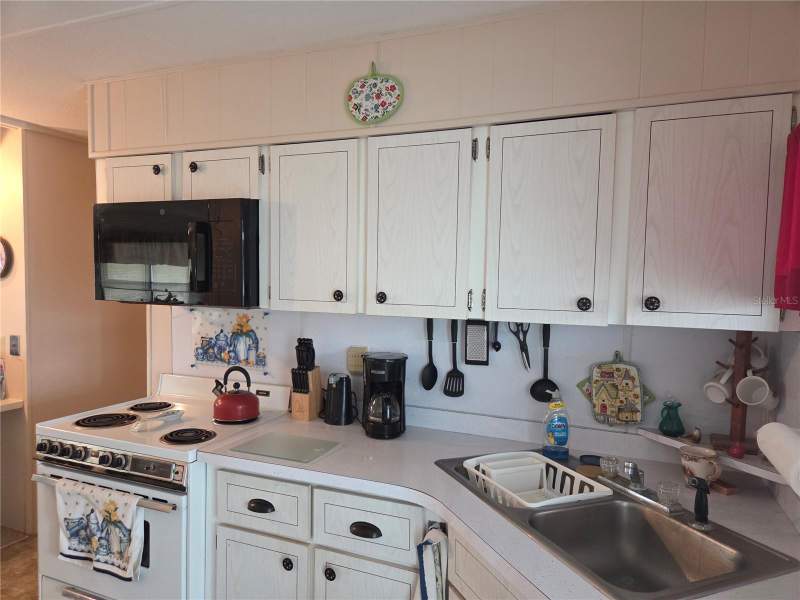 2 bedroom Mobile Home at 7478 Western Circle Drive, High Point, Brooksville — photo 5