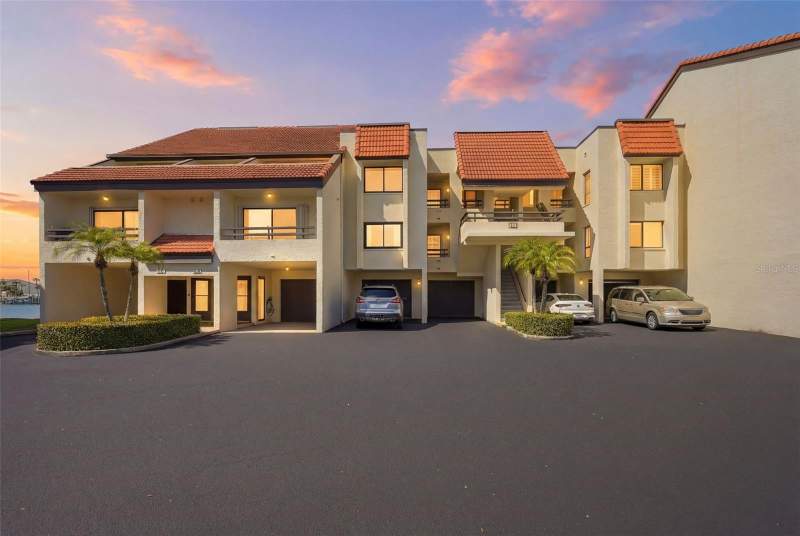 2 bedroom Townhouse at 128 1st Street E. #102, Village At Tierra Verde Condo, Tierra Verde — photo 2