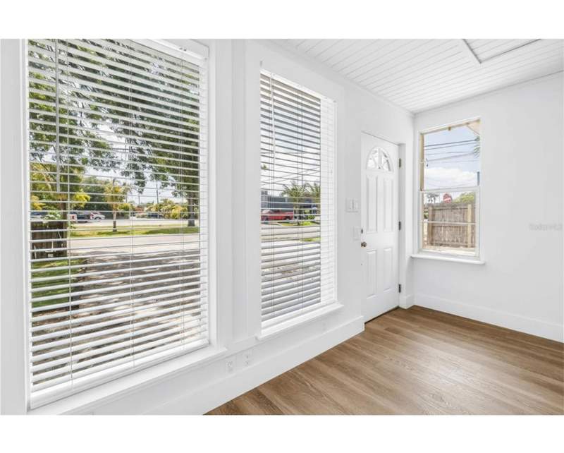 5 bedroom Single Family Residence at 110 NE Monroe Circle #1, North St Petersburg, St Petersburg — photo 3