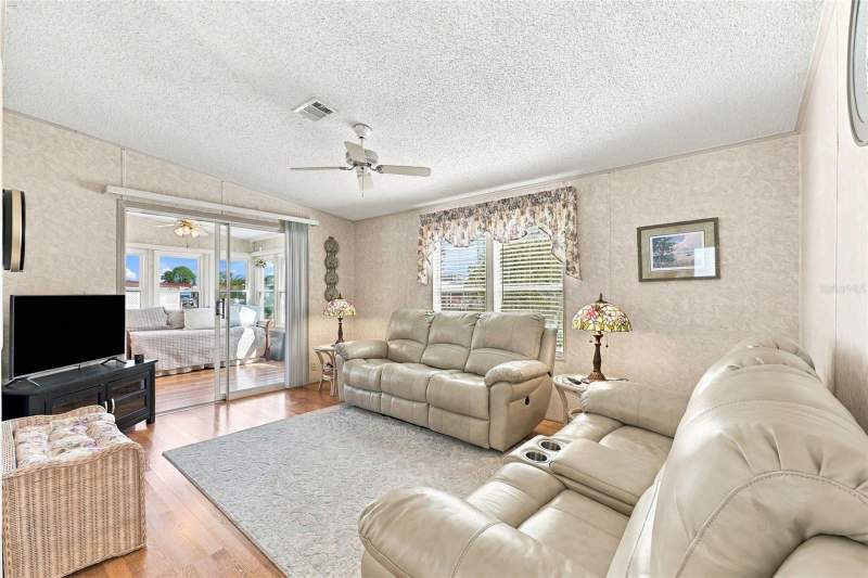 2 bedroom Manufactured Home at 122 Douglas Park Avenue, Polo Park Ph 03-B, Davenport — photo 5