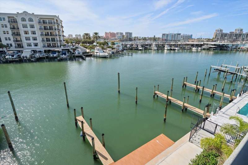 bedroom Dock-Rackominium at 211 Dolphin Point #5, La Brisa Del Mar Condo, Clearwater — photo 4