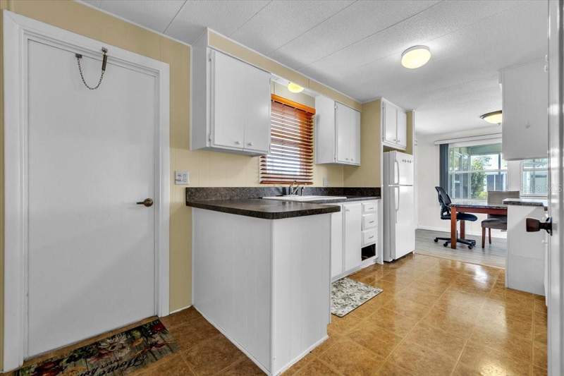 2 bedroom Mobile Home at 24437 Harborview Road #27, Mary Lu Mhp, Port Charlotte — photo 4