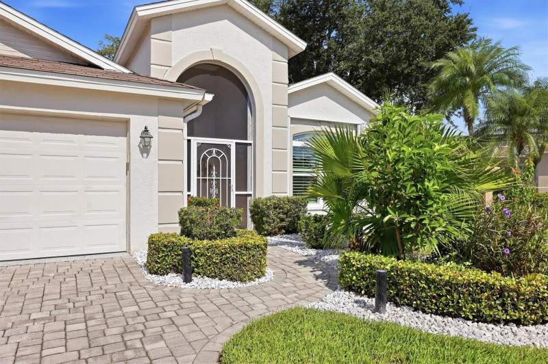 2 bedroom Single Family Residence at 8945 Whitemarsh Avenue, Stoneybrook Golf & Country Club, Sarasota — photo 3