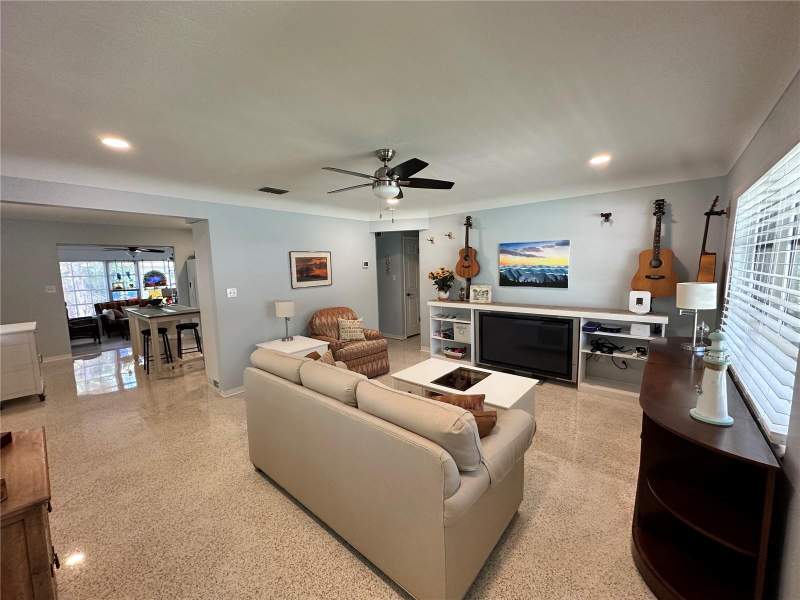 2 bedroom Single Family Residence at 2831 Clinton Street, Boca Ceiga Park, Gulfport — photo 4