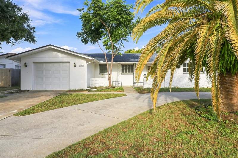 10121 OLEANDER DRIVE home for sale in Jasmine Lakes