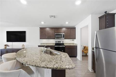 1675 Wynford Circle, Tavares FL - photo 15 of 47