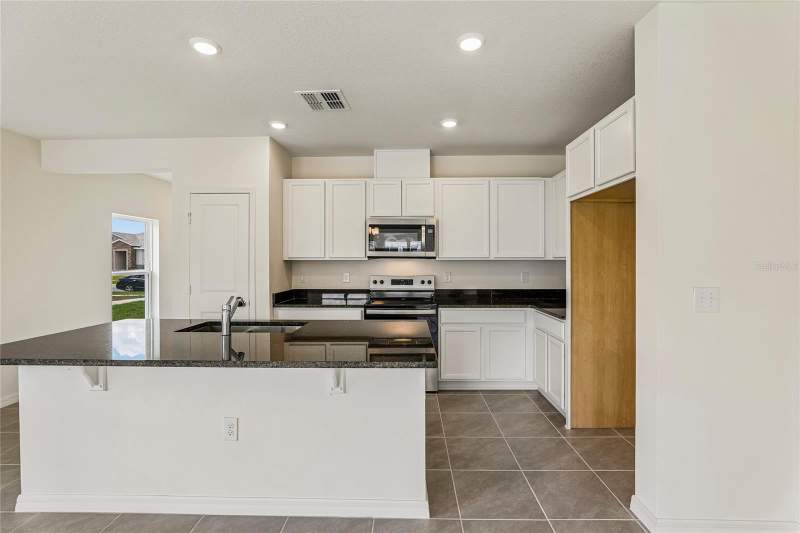 3 bedroom Townhouse at 679 Meadows Edge Place, Reserve At Forest Lake, Lake Wales — photo 3