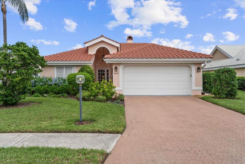 3 bedroom Single Family Residence at 5815 Fairwoods Circle, Fairway Lakes At Palm Aire, Sarasota — photo 4