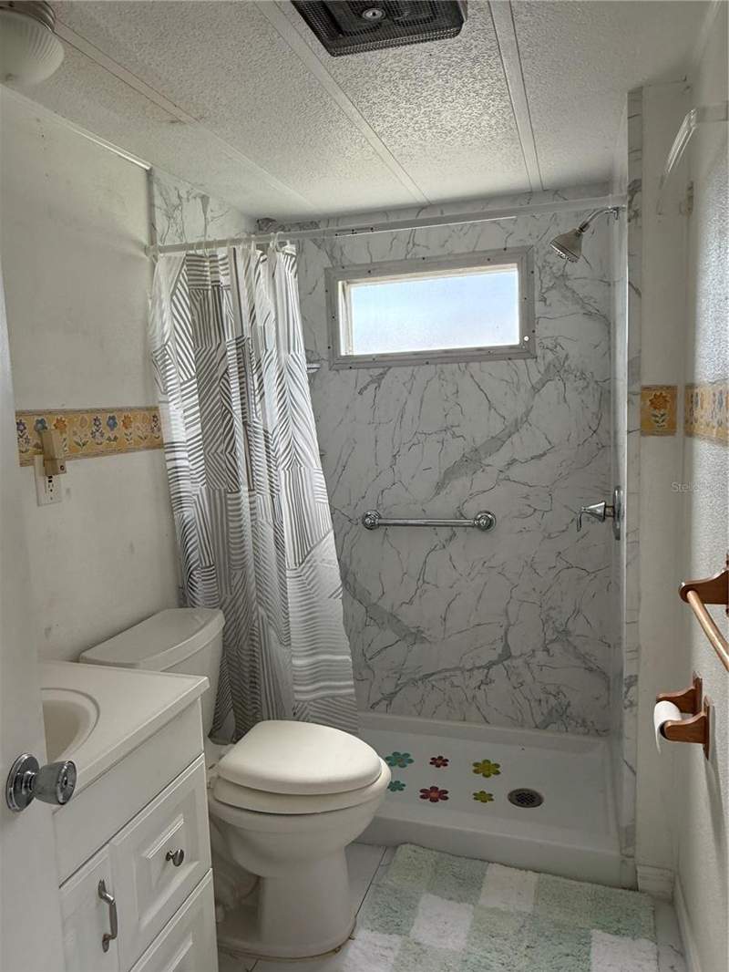 2 bedroom Mobile Home at 7880 54th Avenue #47, Club Chalet Unrec Mhp, St Petersburg — photo 5