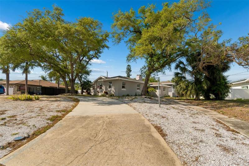 4 bedroom Single Family Residence at 125 HARBOR BLUFF DRIVE, HARBOR BLUFFS SEC 1, LARGO — photo 2