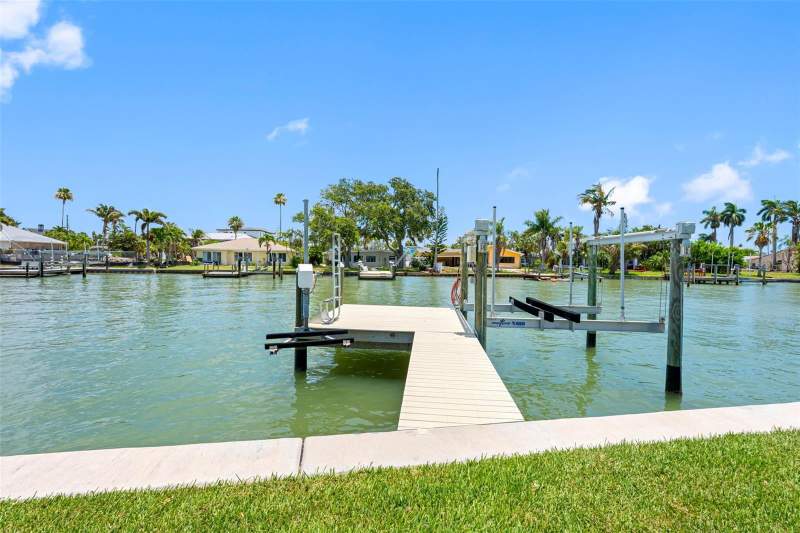 4 bedroom Single Family Residence at 16025 Redington Drive, Lone Palm Beach 3rd Add, Redington Beach — photo 4