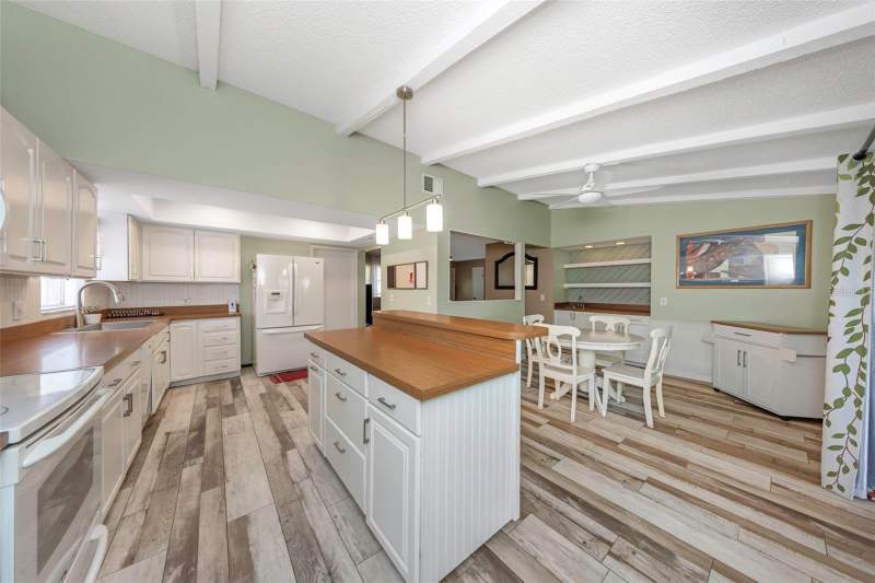 4 bedroom Single Family Residence at 17704 Rivendel Road, Barrington Sub Unit A, Lutz — photo 3