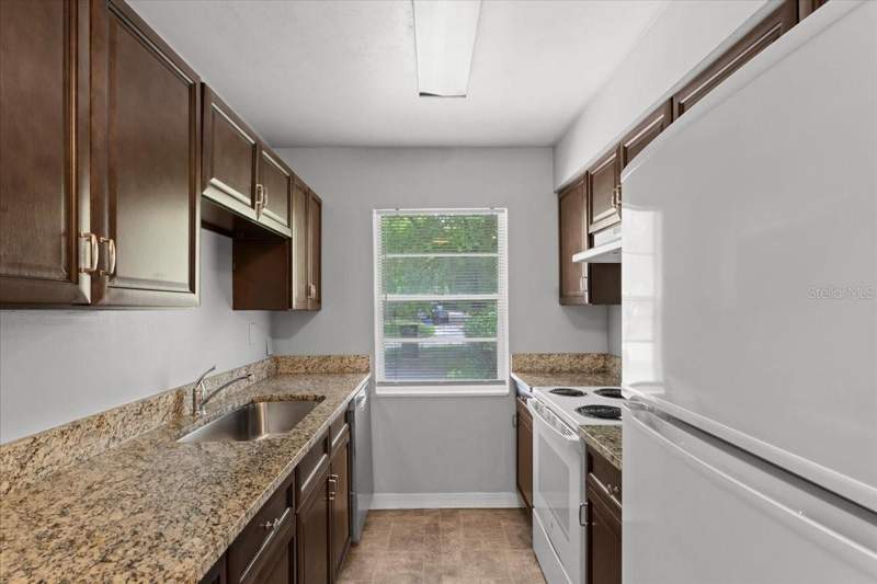 2 bedroom Single Family Residence at 1816 SW 70th Terrace, Tower Oaks, Gainesville — photo 3