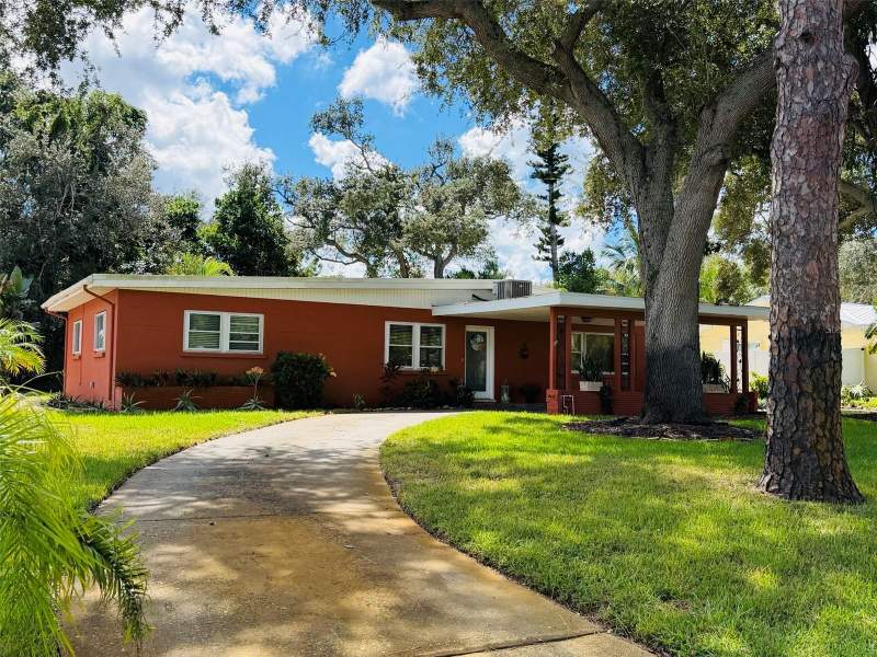 3 bedroom Single Family Residence at 126 Holly Avenue, Whitfield Estates Blks 14-23 & 26, Sarasota — photo 2
