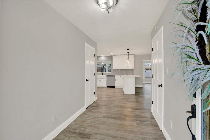 4 bedroom Single Family Residence at 14380 Passage Way, Imperial Point, Seminole — photo 5