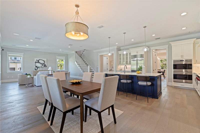 5 bedroom Single Family Residence at 1001 Cordova Boulevard, Eden Shores Sec 6, St Petersburg — photo 4