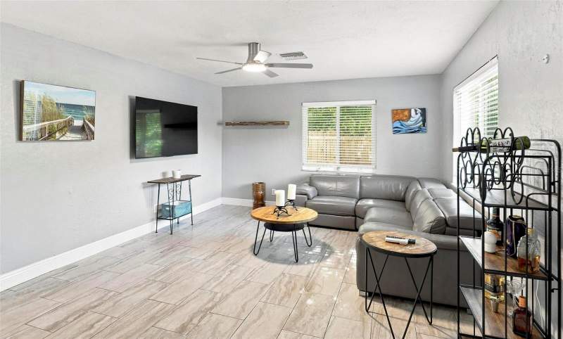 3 bedroom Single Family Residence at 8028 25th Avenue, Jungle Terrace Sec A, St Petersburg — photo 4