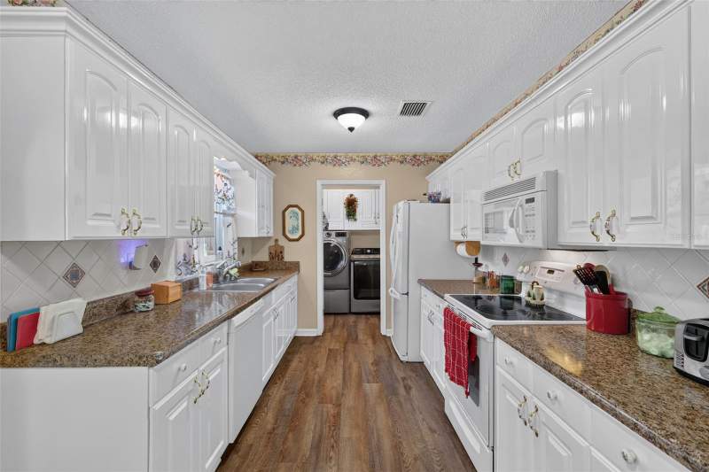 2 bedroom Single Family Residence at 22 E Bay Avenue, Spgs Bath & Yacht Club Unit 01, Yalaha — photo 4
