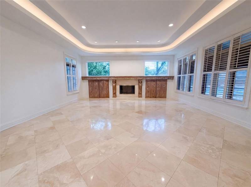 5 bedroom Single Family Residence at 4407 W Dale Avenue, Beach Park, Tampa — photo 4