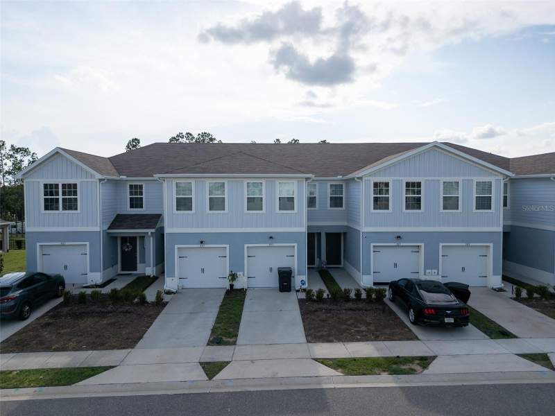 3 bedroom Townhouse at 397 Sedgewick Drive, Sedgewick Trls, Davenport — photo 2
