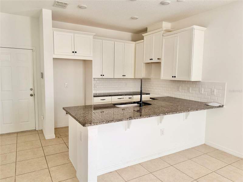 3 bedroom Townhouse at 9987 Randal Walk Street, Randal Walk, Orlando — photo 2