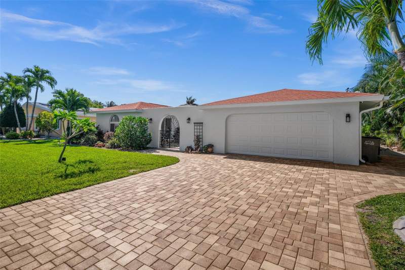 5 bedroom Single Family Residence at 1432 Venetian Court, Cape Coral, Cape Coral — photo 2