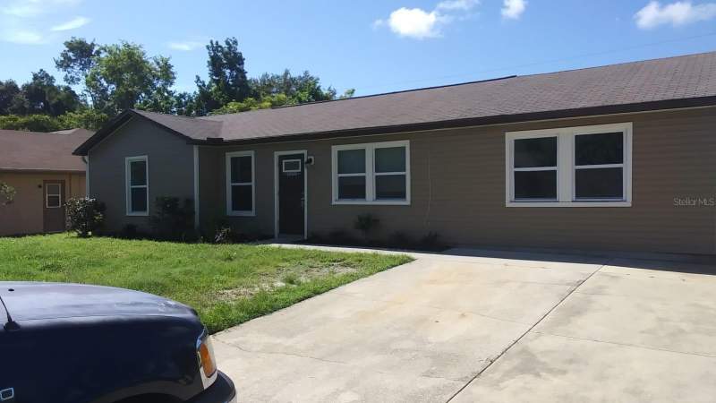 5 bedroom Single Family Residence at 18545 Jay Avenue, Port Charlotte Sec 008, Port Charlotte — photo 2