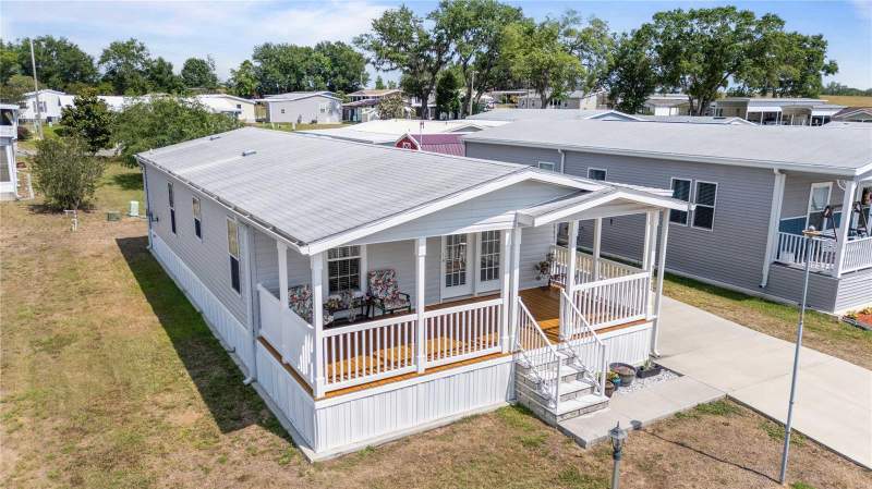 2 bedroom Manufactured Home at 10042 Collingwood Avenue, Hampton Court Unrec, Dade City — photo 2