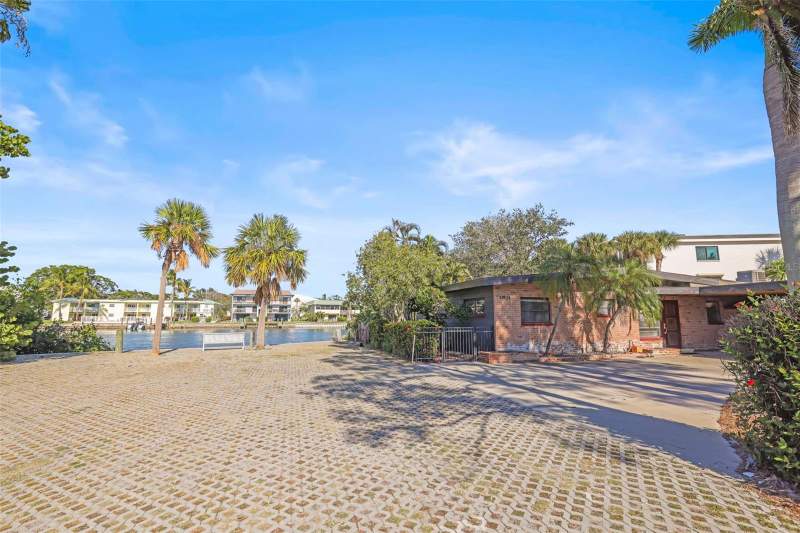 2 bedroom Single Family Residence at 11921 Lagoon Lane, Coney Island Pt Rep Of Blk 19, Treasure Island — photo 5