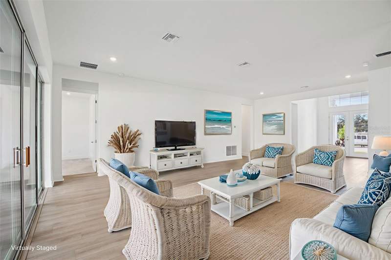 6 bedroom Single Family Residence at 8218 Golden Beach Court, Seaire, Parrish — photo 4