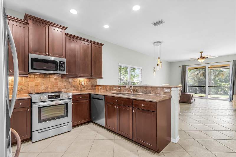 3 bedroom Single Family Residence at 2229 Cape Heather Circle, Heatherwood Lakes, Cape Coral — photo 2