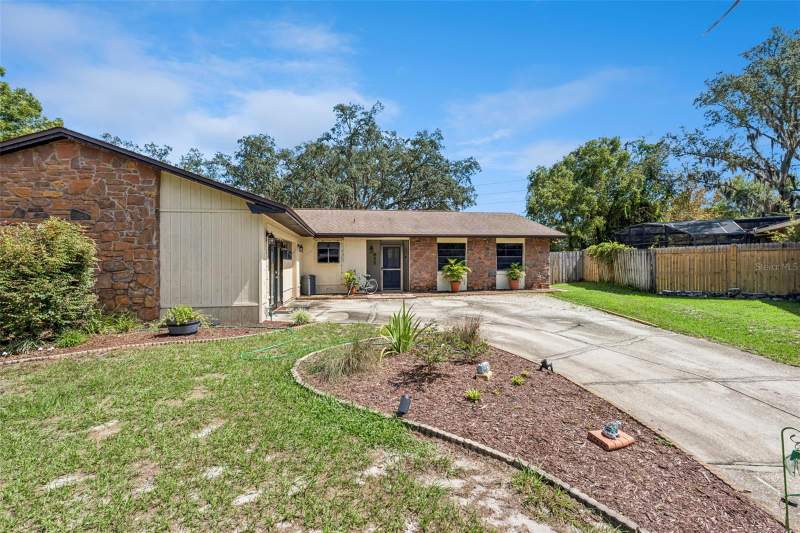4 bedroom Single Family Residence at 855 Benchwood Drive, Oak Forest Unit 3, Winter Springs — photo 2