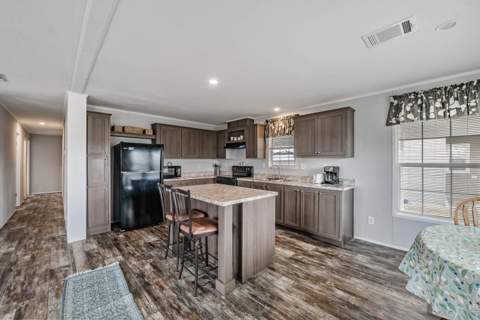 36747 Lakewood Drive, Zephyrhills FL - photo 10 of 66