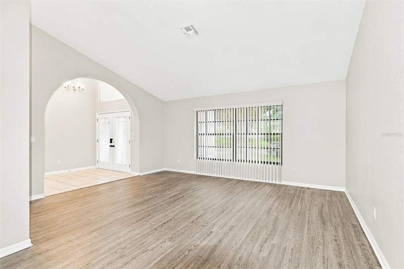 3 bedroom Single Family Residence at 4415 Las Palmas Avenue, Berkeley Manor, Spring Hill — photo 2