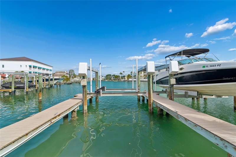3 bedroom Townhouse at 152 117th Avenue, Island Twnhms Treasure Island, Treasure Island — photo 2