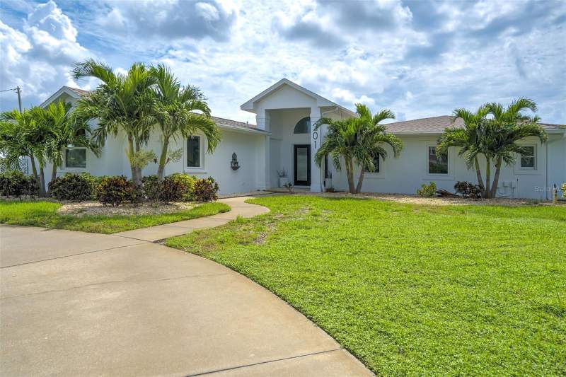201 DRIFTWOOD LANE home for sale in Harbor Bluffs