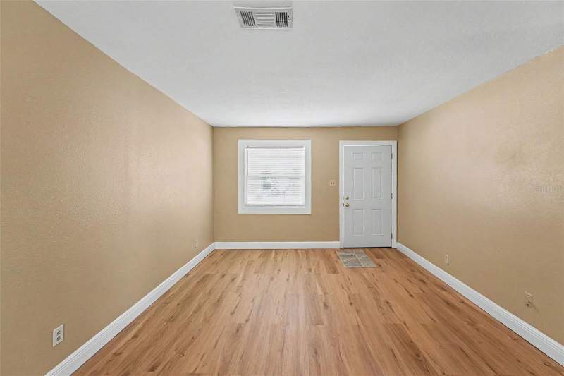 4 bedroom Single Family Residence at 7924 Bahia Avenue, Progress Village Unit 1, Tampa — photo 5
