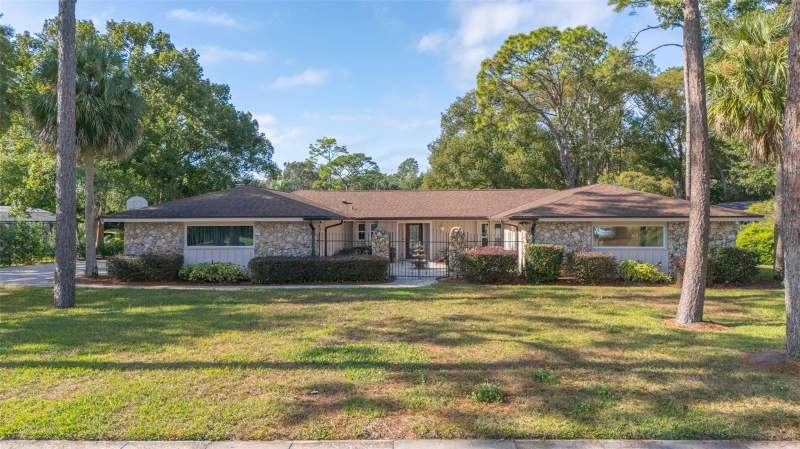 204 BLUE LAKE DRIVE home for sale in Sweetwater Oaks