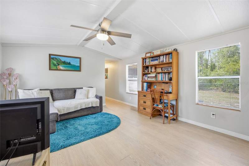 2 bedroom Manufactured Home at 2412 NW 116th Place, Seminole Woods, Gainesville — photo 4